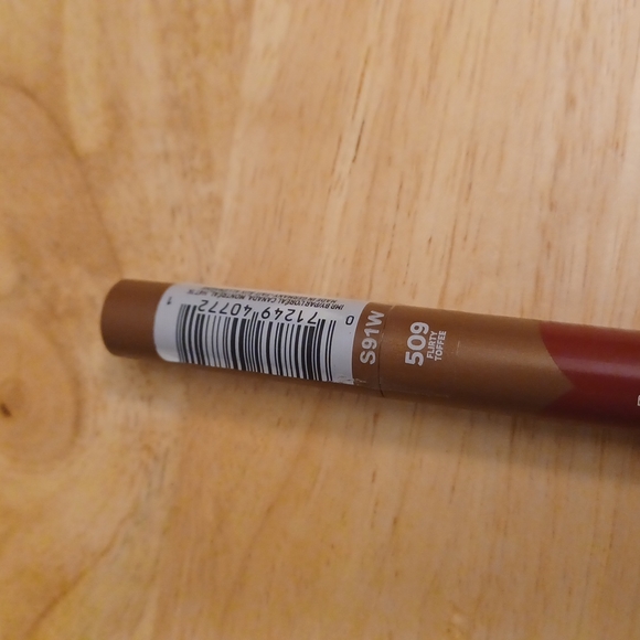 L'Oreal Matte Lip Crayon #509 Flirty Toffee Brand New Factory Sealed - Picture 3 of 4